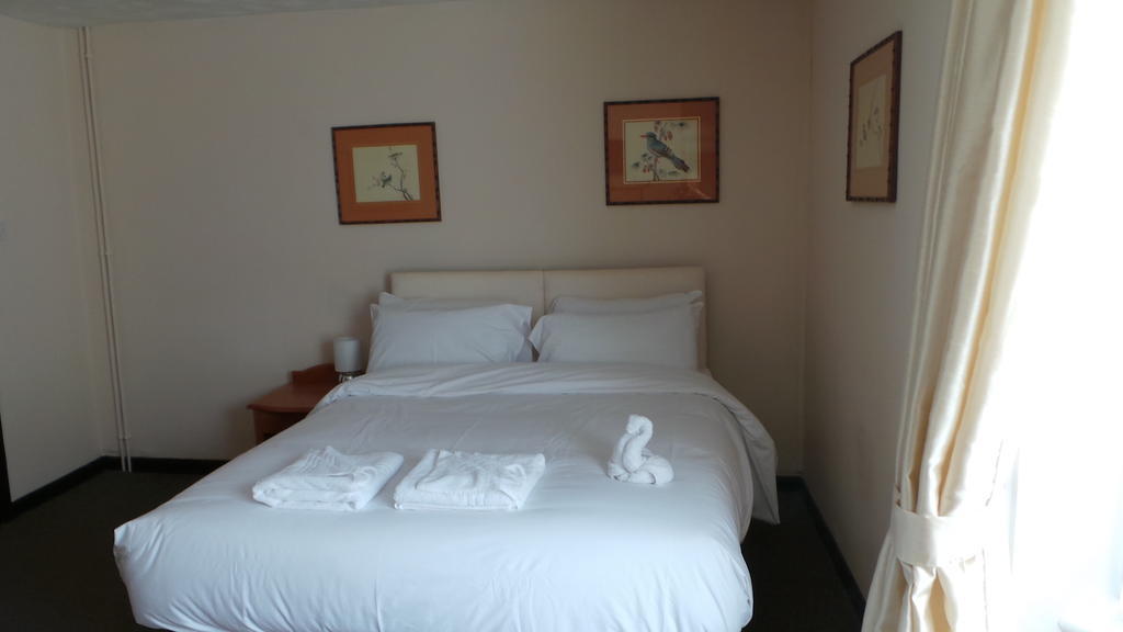 Dolphin Hotel Weymouth Room photo